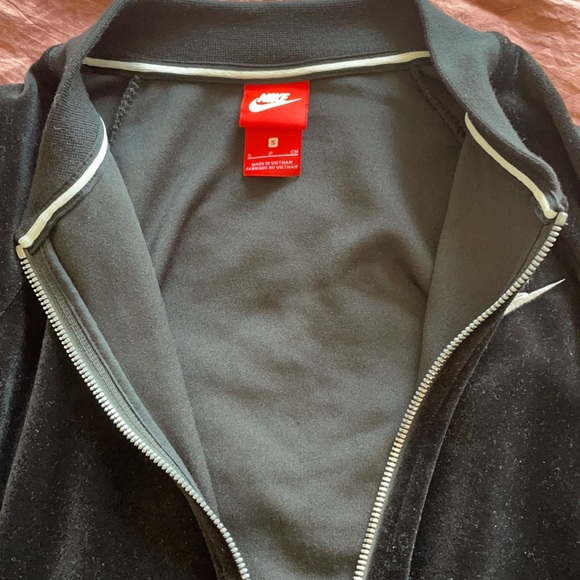 Nike Jacket - Picture 9 of 9